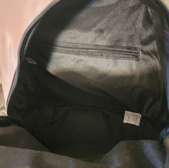 Backpack - Picture 6 of 7